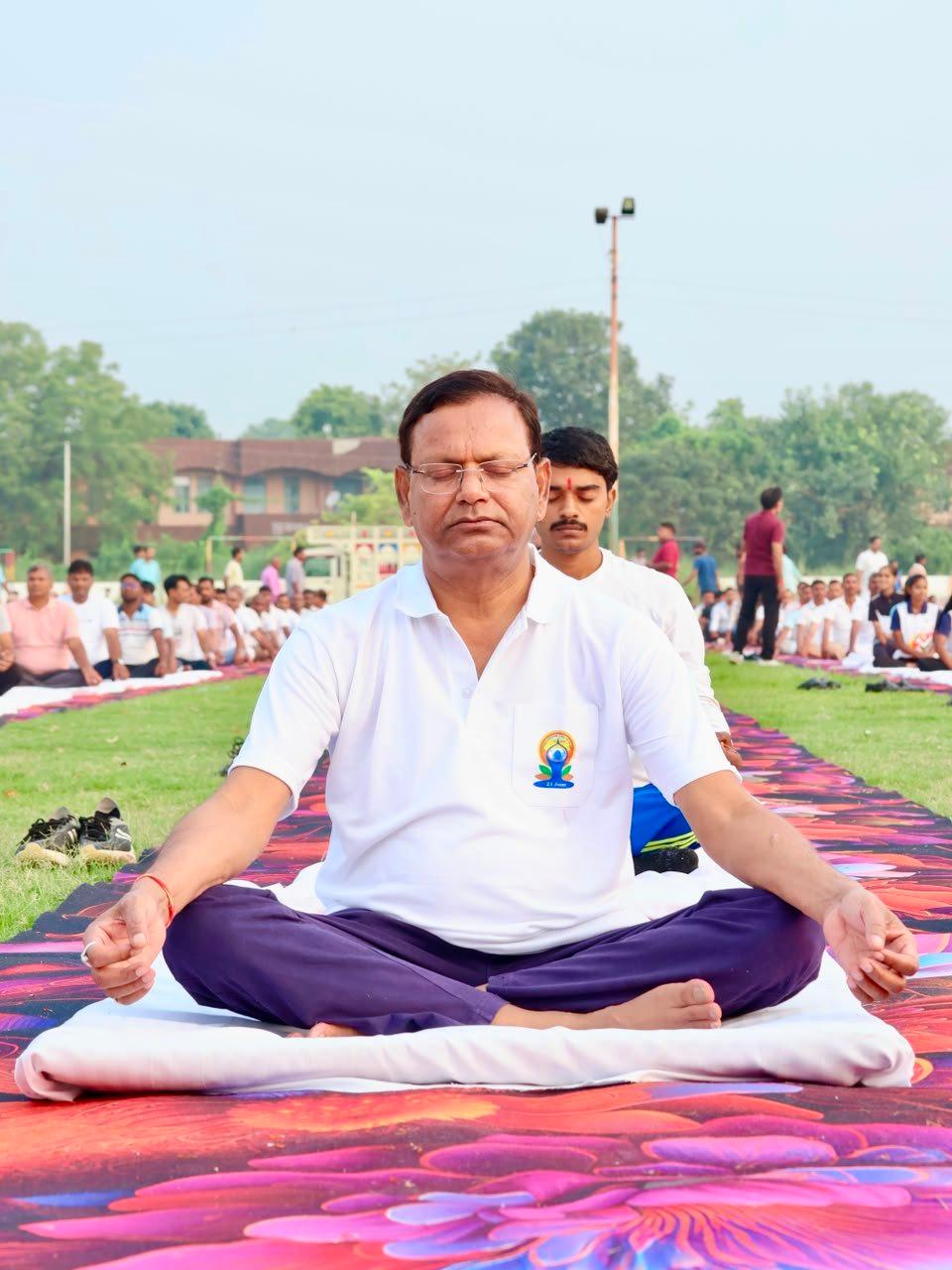उत्तर प्रदेश: योग से निरोग, निरोग से विकसित भारत' का संदेश, प्रदेशभर में मंडल स्तर तक आयोजित हुए योग शिविर