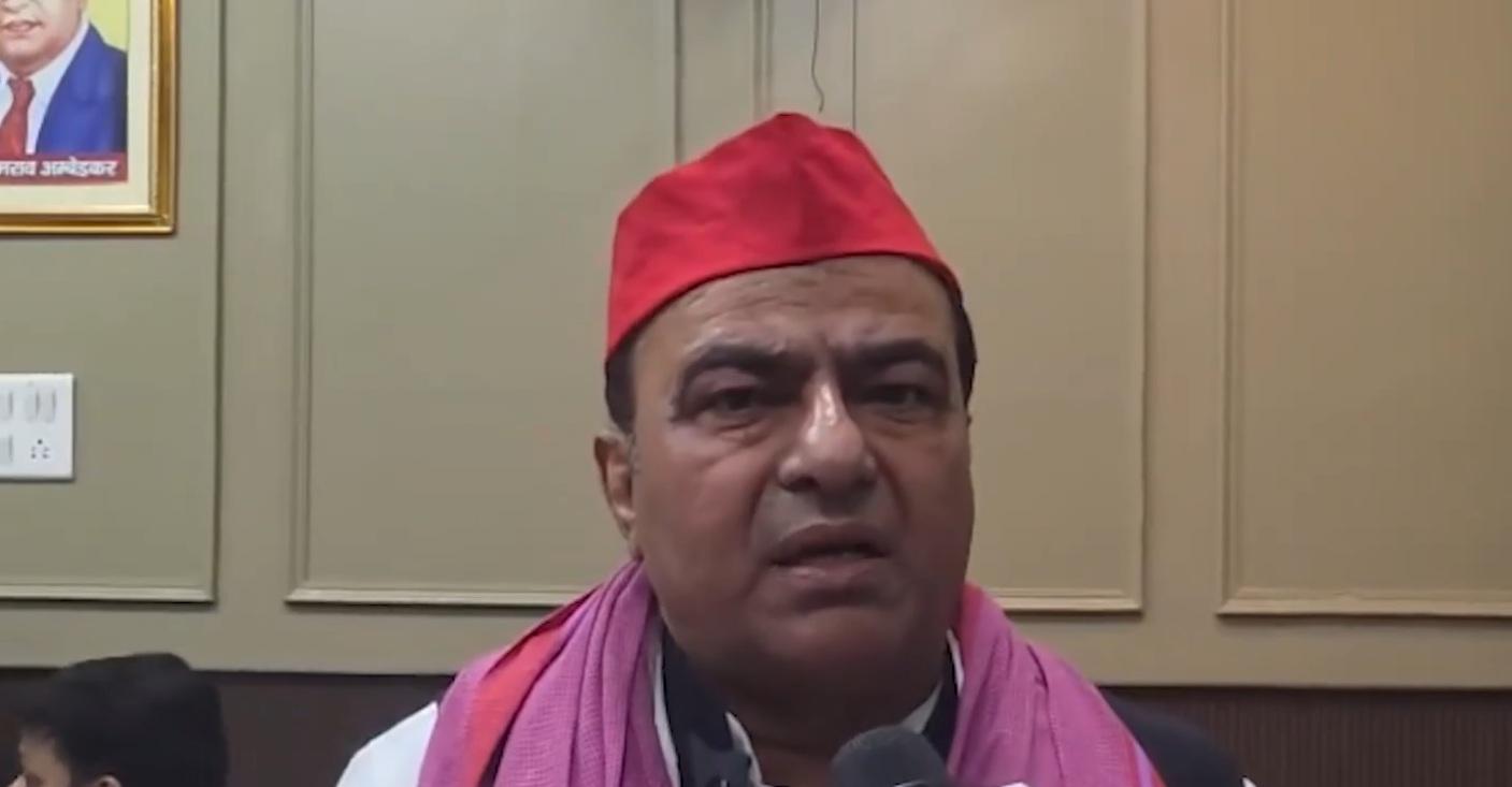 सरकार चाहती है लोग पांच किलो राशन के लिए कतारों में खड़े रहें और इससे ज्यादा सोच न सकें: सपा