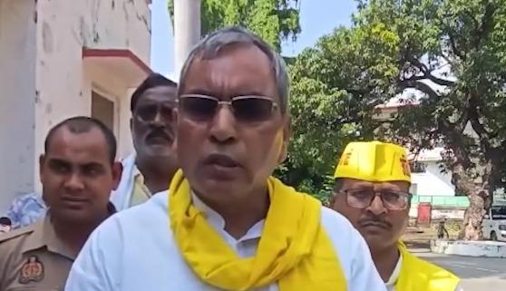 राष्ट्रवाद और देशभक्ति के साथ युवा