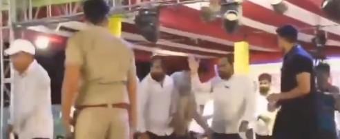 बार-बार बाधा डाले जाने से परेशान हनुमान बेनीवाल चूरू के कार्यक्रम से बाहर निकले
