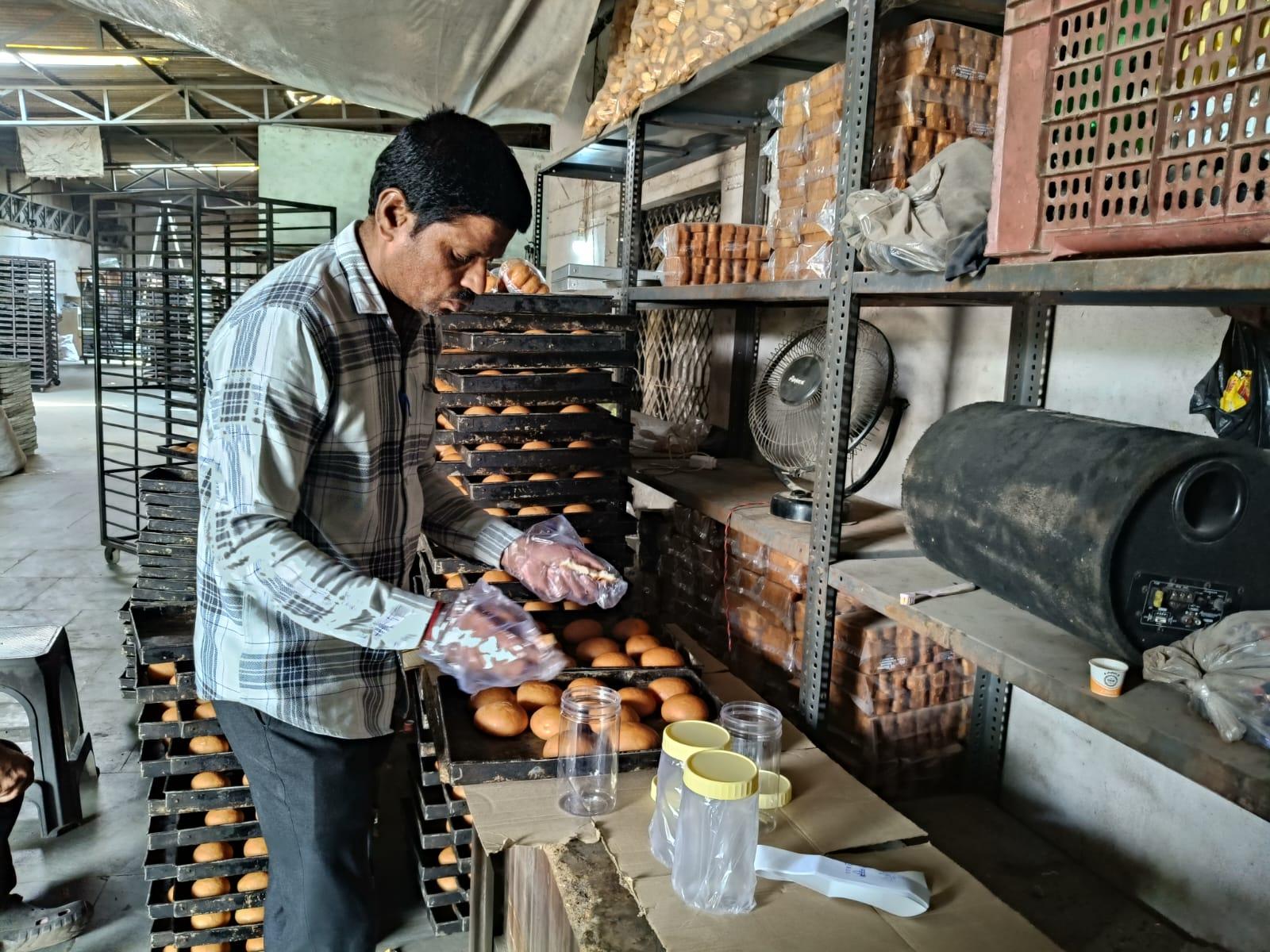 अहमदाबाद में फूड सेफ्टी पर बड़ी कार्रवाई, 709 सैंपल में 46 फेल, चार दुकानें सील