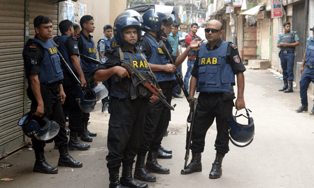 बांग्लादेश पुलिस के 'एंटी-ड्रग' ऑपरेशन में पत्रकार और छात्र घायल