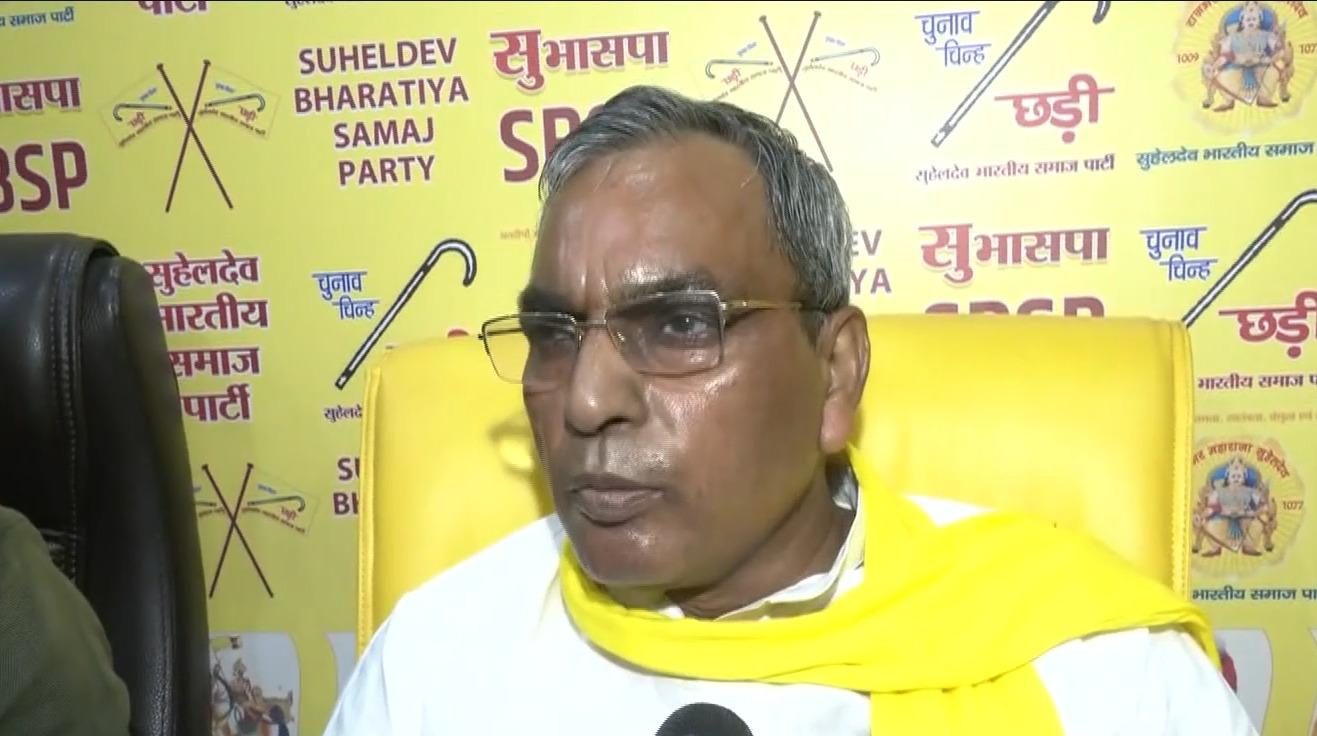 तुष्टिकरण की राजनीति करना चाहते हैं अखिलेश