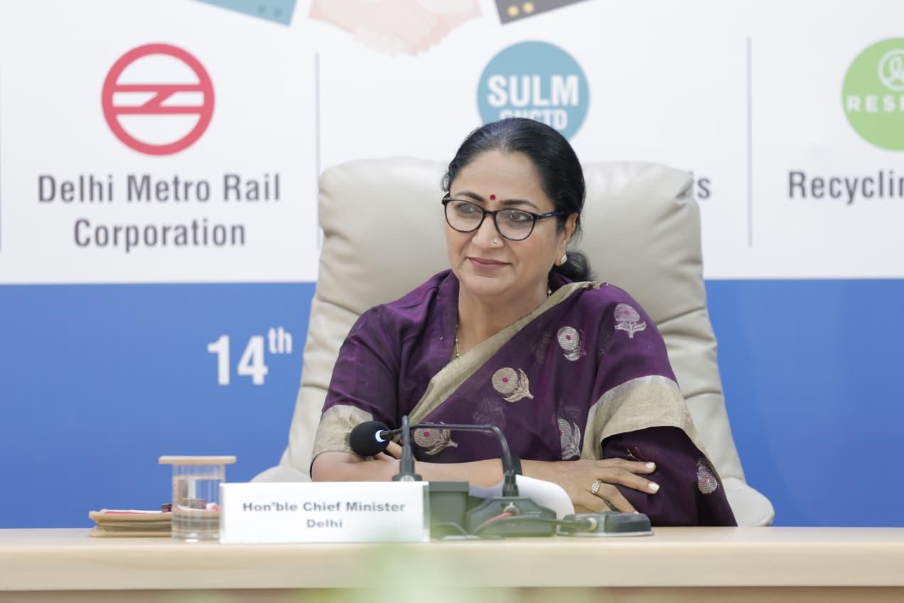 दिल्ली में 'ओल्ड क्लोथ्स डोनेशन प्रोजेक्ट' शुरू, सीएम रेखा गुप्ता की मौजूदगी में हुआ समझौता