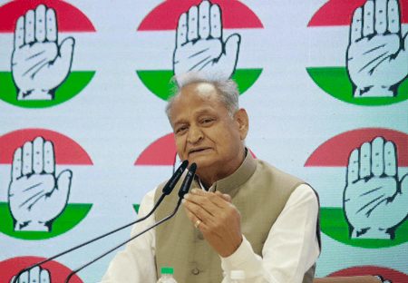 एनडीए पर अशोक गहलोत का तंज, कहा- सिर्फ 26 सेकंड में मेनिफेस्टो जारी कर नेता भागे