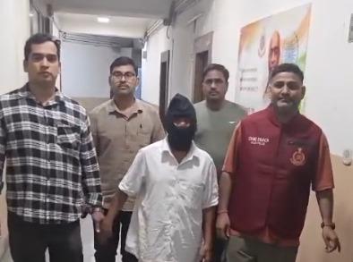 दिल्ली क्राइम ब्रांच की बड़ी सफलता, तमिलनाडु से 12 साल से फरार 50 हजार के इनामी जालसाज को पकड़ा