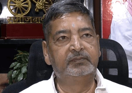 सपा सांसद वीरेंद्र सिंह का आरोप, 'प्रेस वार्ता में चुनाव आयोग ने भाजपा की स्क्रिप्ट पढ़ी'