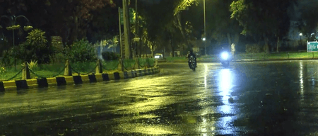 दिल्ली-एनसीआर में बदला मौसम का मिजाज, तेज हवाओं, गरज के साथ हुई बूंदाबांदी