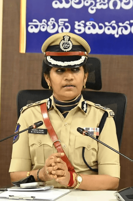 हैदराबाद : आधी रात को आम महिला बनकर सड़क पर खड़ी रही पुलिस अधिकारी, 40 पुरुषों ने किया परेशान