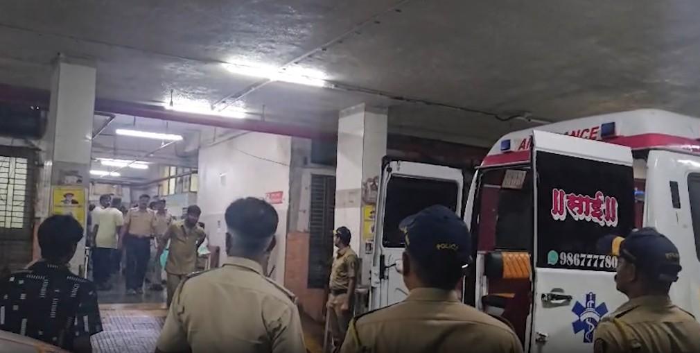 मुंबई में भारी बारिश से तीन मंजिला चॉल ढहा, पांच बच्चों सहित छह की मौत, सीएम ने जताया दुख