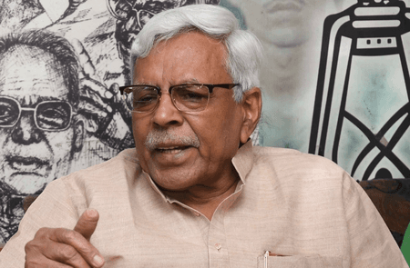 शिवानंद तिवारी ने भी तेजस्वी के खिलाफ खोला मोर्चा, लालू पर तंज, 'पुत्र मोह में धृतराष्ट्र बन गए'
