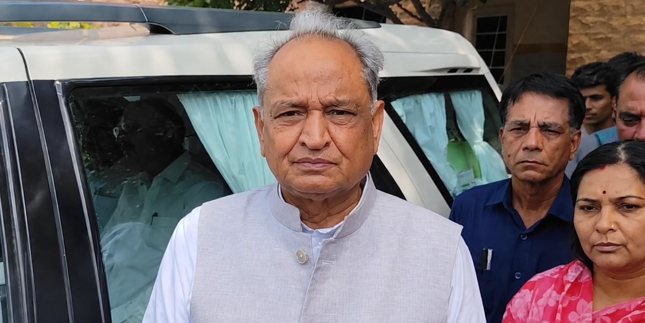 अशोक गहलोत ने सरकार की कार्यशैली पर उठाए सवाल