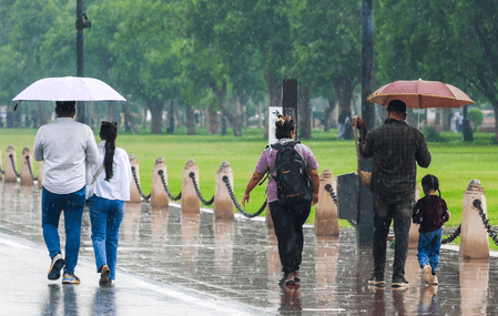 दिल्ली-एनसीआर में बारिश, आईएमडी ने जताई तेज आंधी की आशंका