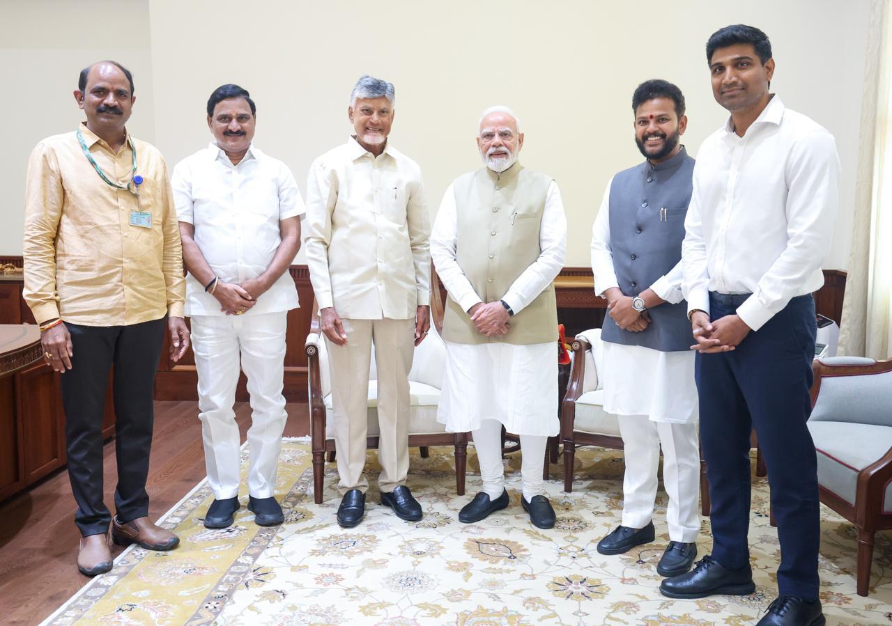 सीएम चंद्रबाबू नायडू ने पीएम मोदी से की मुलाकात, भोगापुरम एयरपोर्ट के उद्घाटन के लिए दिया न्योता